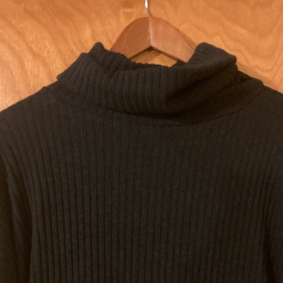 Black turtleneck sweater, size M - Picture 6 of 8